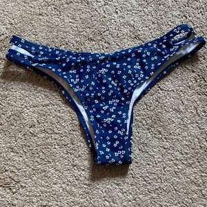 Underwire cheeky bikini